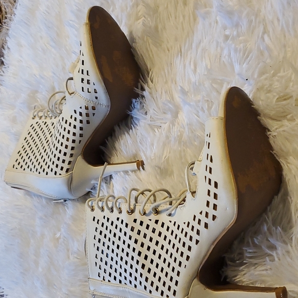 Shoes - Picture 2 of 3